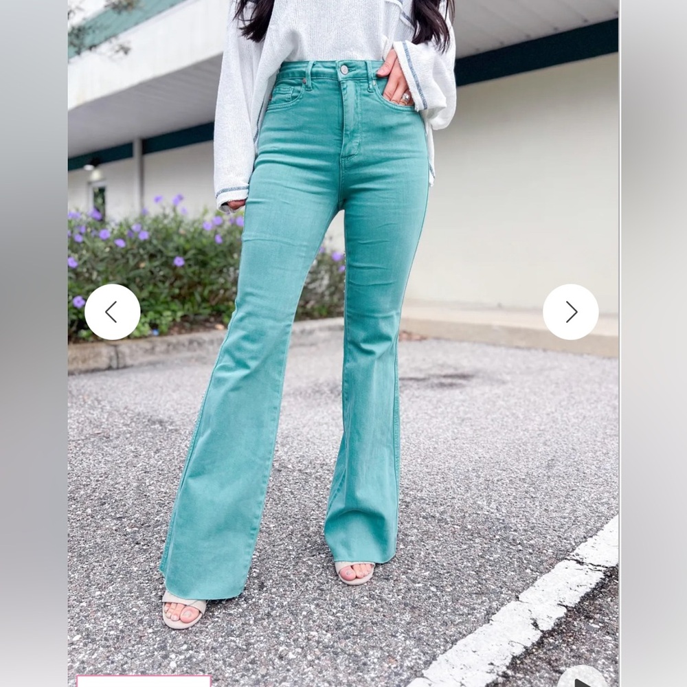 Judy Blue Jasmine Tummy Control Flares 
Size 3/26